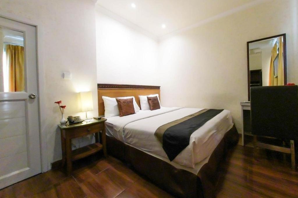 Amos Cozy Melawai Jakarta