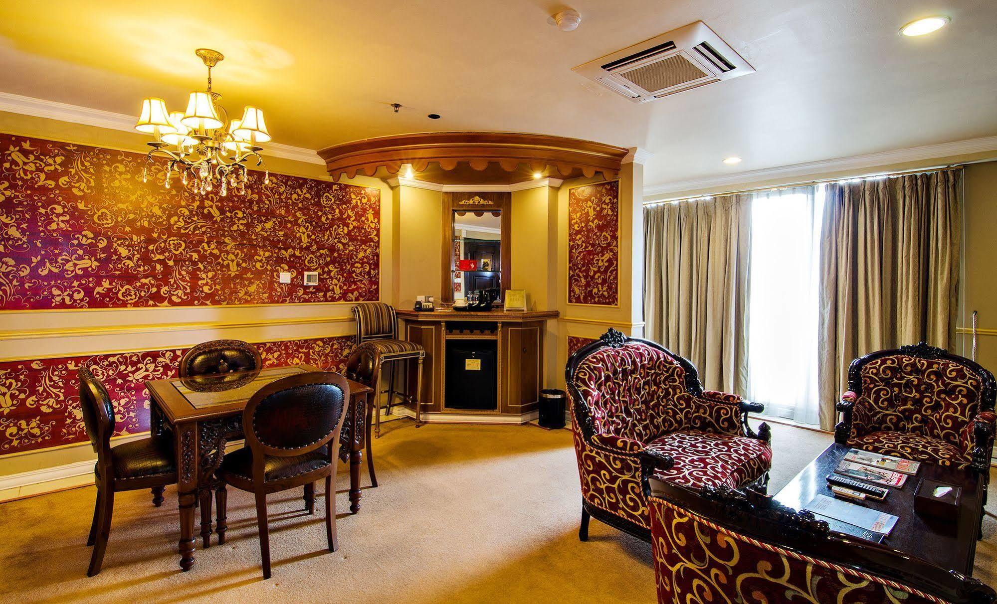 Amos Cozy Melawai Jakarta