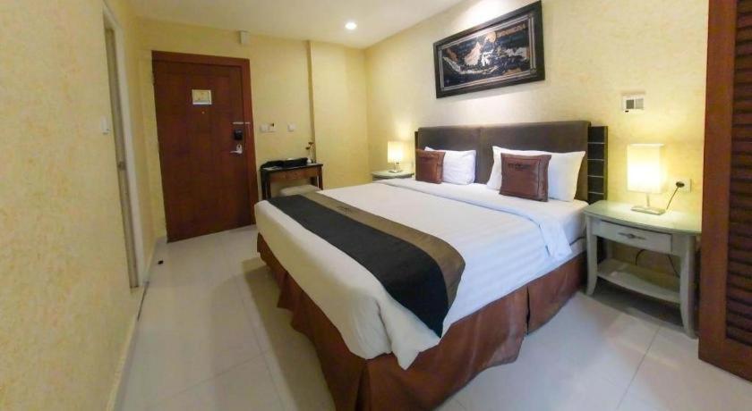 Amos Cozy Melawai Hotel 4*
