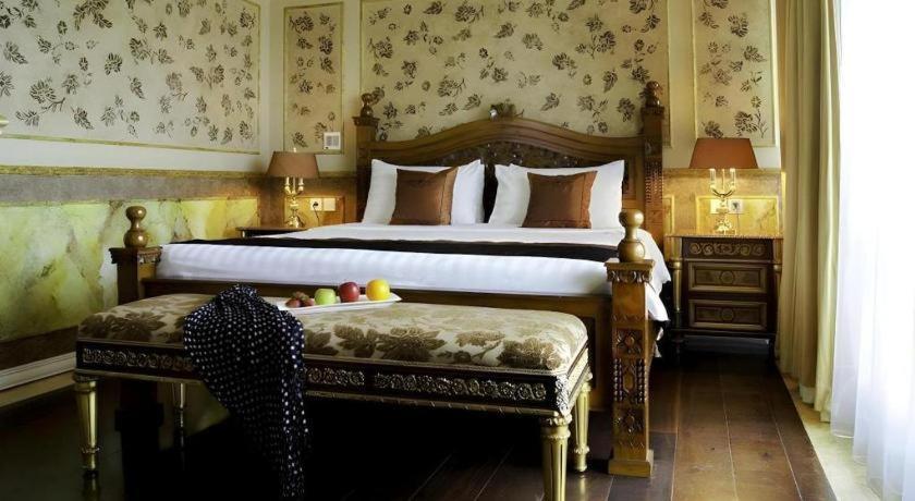 Amos Cozy Melawai Hotel Jakarta