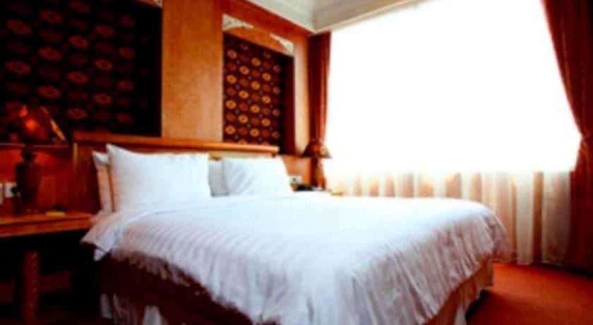 Amos Cozy Melawai Hotel 4*