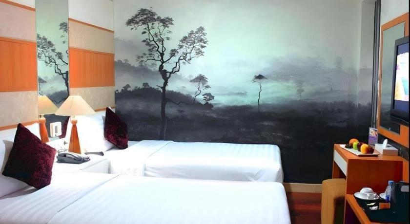 Amos Cozy Melawai Hotel 4*