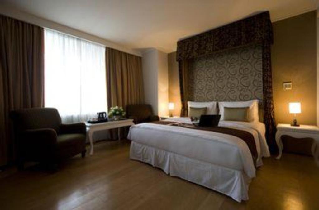 Amos Cozy Melawai 4*