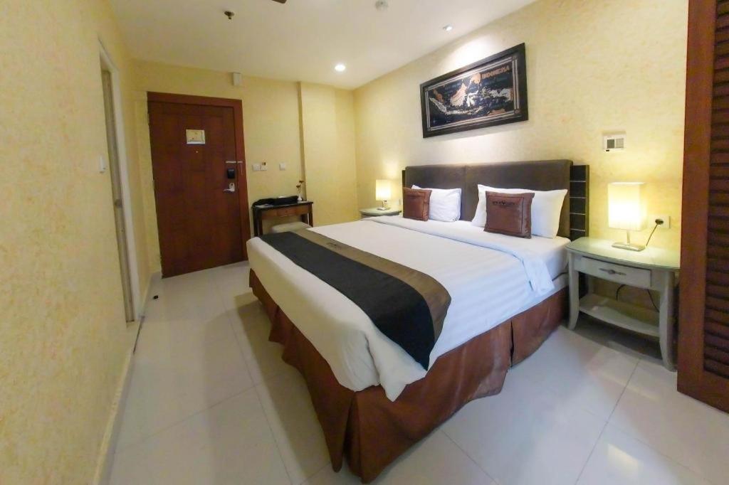 Amos Cozy Melawai Hotel 4*
