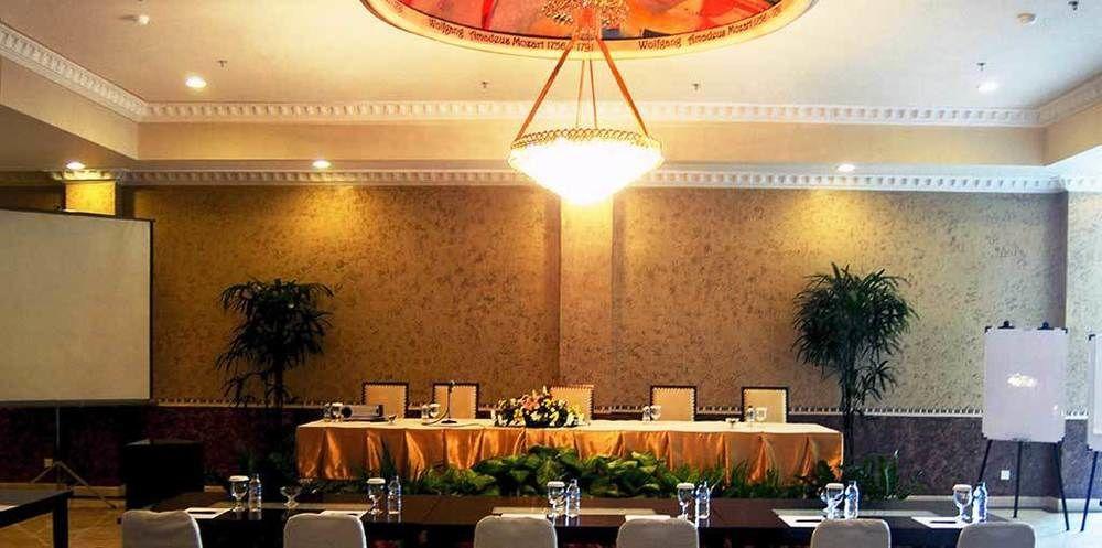 Amos Cozy Melawai Jakarta